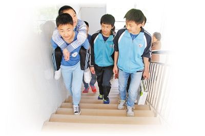 班上所有男生都玩我班里的男生轮流玩我怎么办-第1张图片