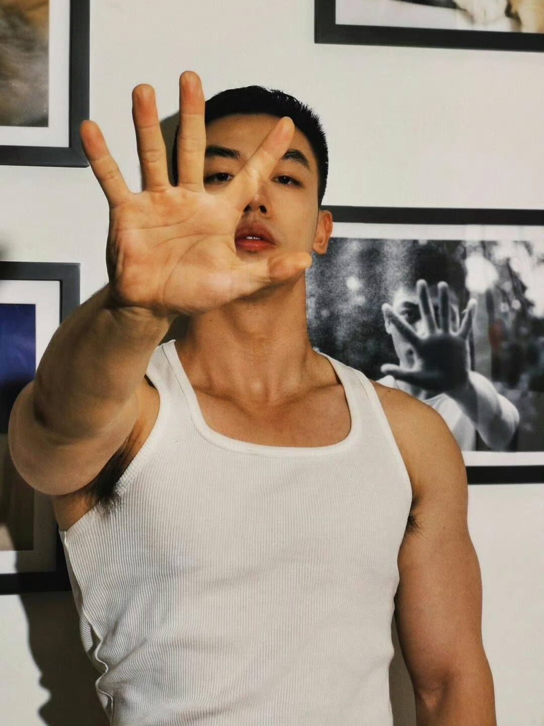 健身教练 帅哥GAYXXX激情健身教练，引领健康与激情的双重力量-第1张图片