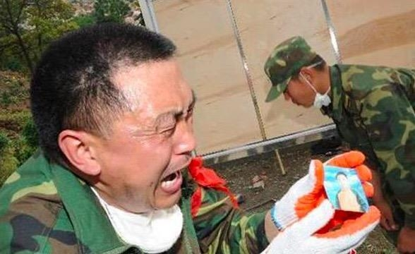 军人被绑穿军装绑着男军人的扒开内裤-第3张图片