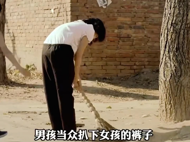 男子对监控脱裤子男子对监控脱裤子事件-第1张图片