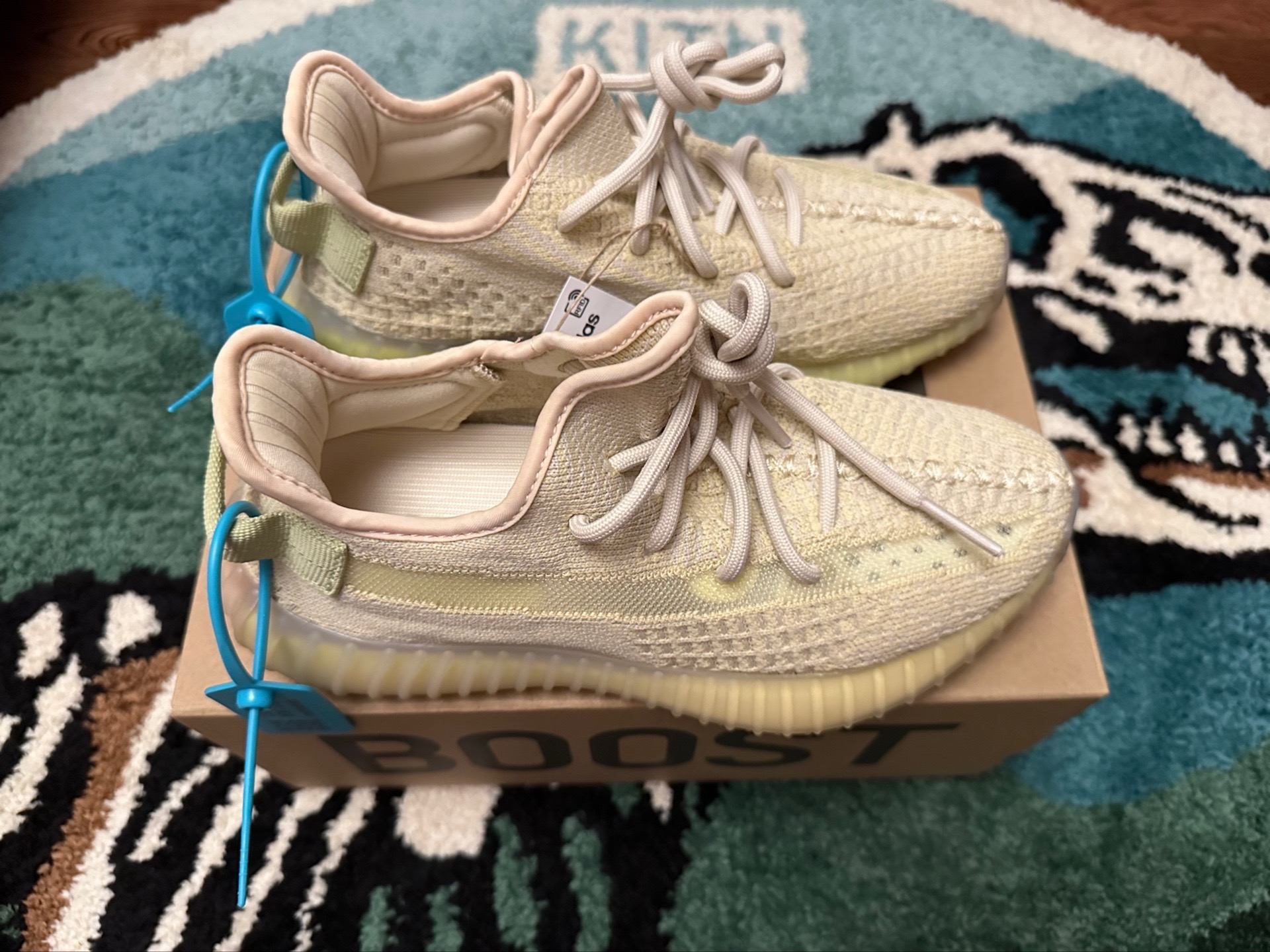 yeezy350亚洲限定Yeezy 350亚洲风潮引领潮流-第1张图片