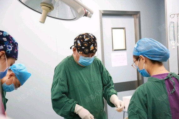 岳扶着我的粗大坐了下去岳扶着我粗大坐了下去-第1张图片