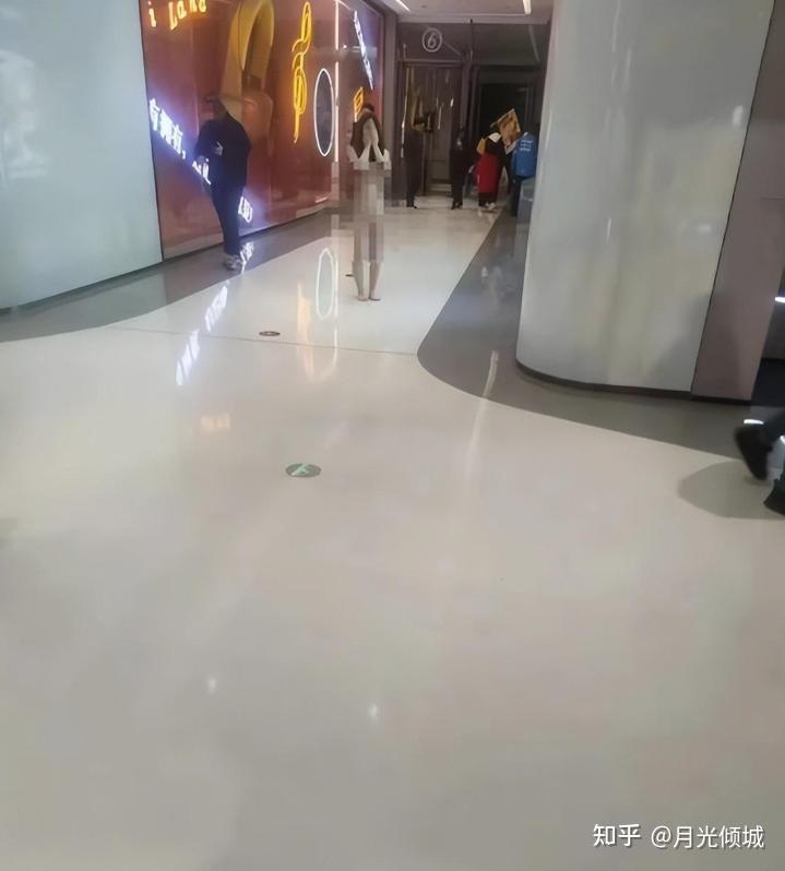 美女裸奔没有任何穿的东西美女裸奔，无衣之境-第1张图片