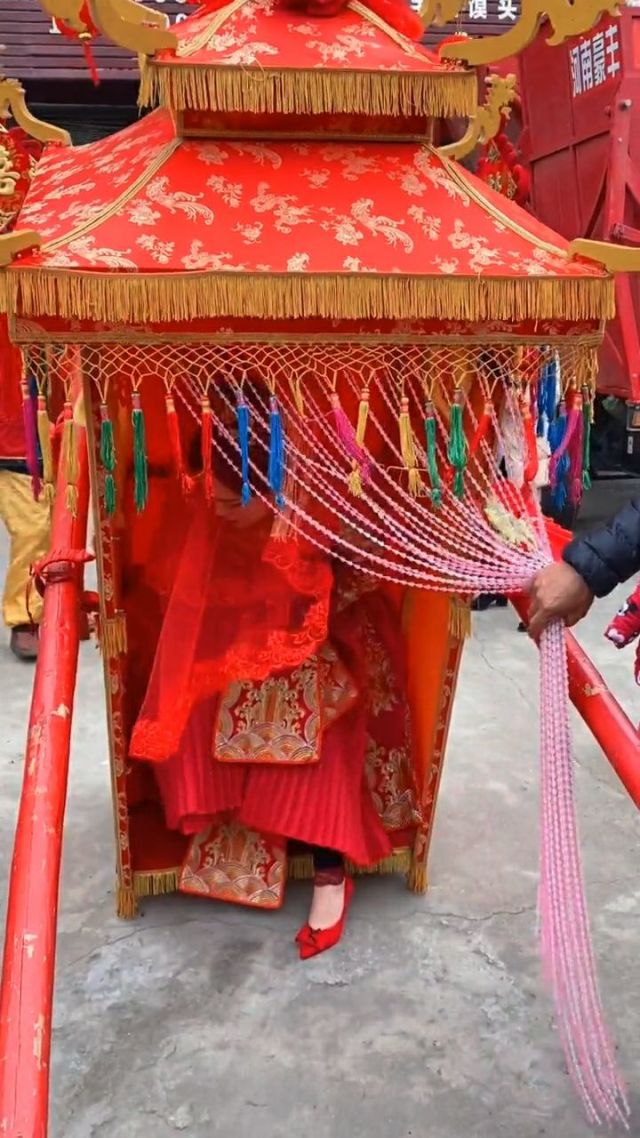 在花轿里做小说在花轿里的浪漫之旅-第1张图片
