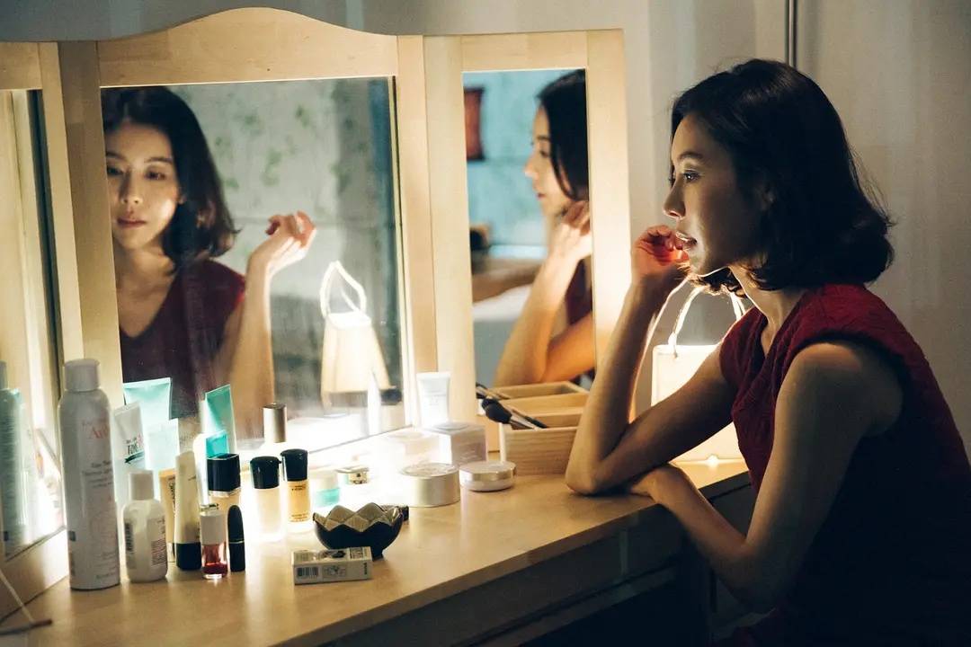 久久黄色片久久黄色片，诱惑与禁忌的交织-第1张图片