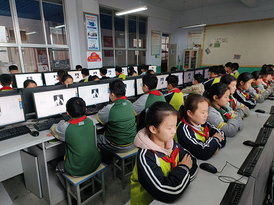 随时随地都能干的学校教师的特点h随时随地都能干的学校教师特点-第1张图片