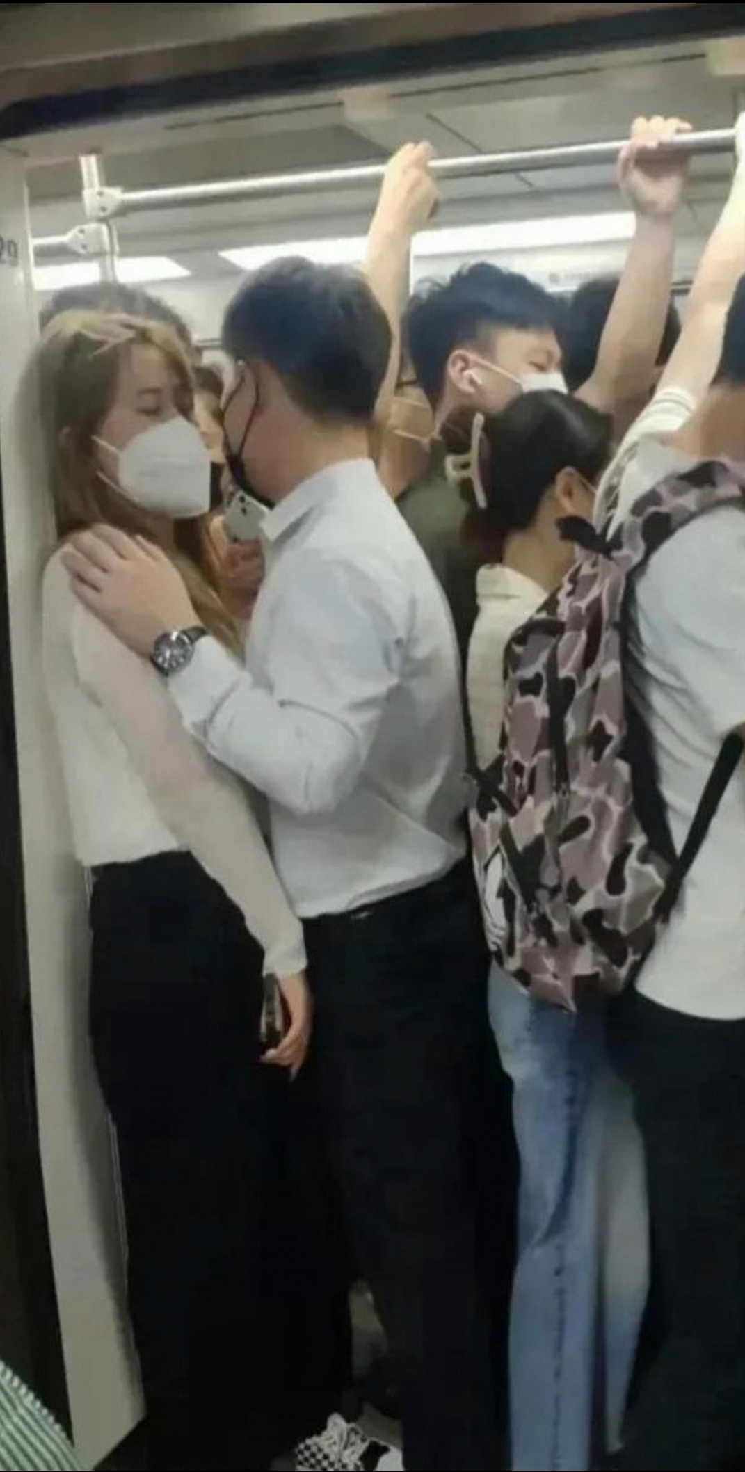 男生女生一起差差带痛