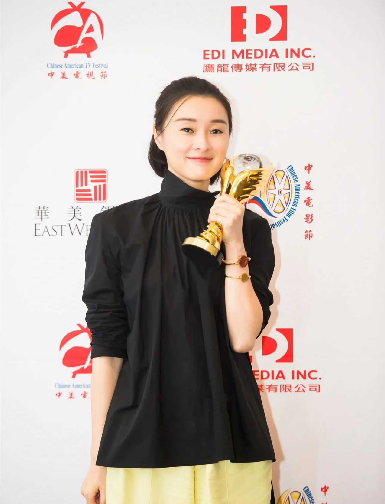 为感谢人把妻子献给恩人为感谢人献上妻子，恩人深情厚意-第1张图片