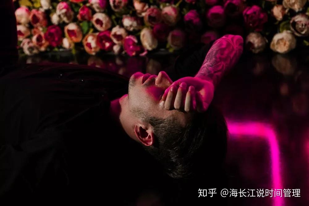 三个人一起做过的感受知乎文章三个人一起做过的感受知乎文章