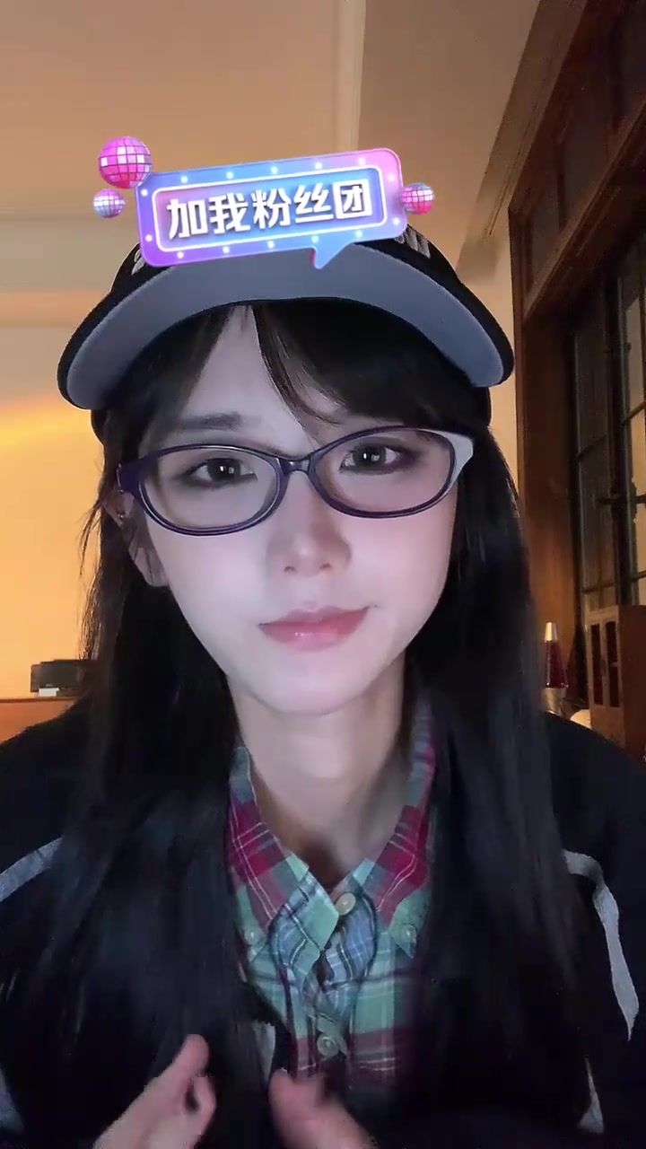 井川里予和别人打扑克牌的链接井川里予与他人打扑克牌的精彩互动-第3张图片
