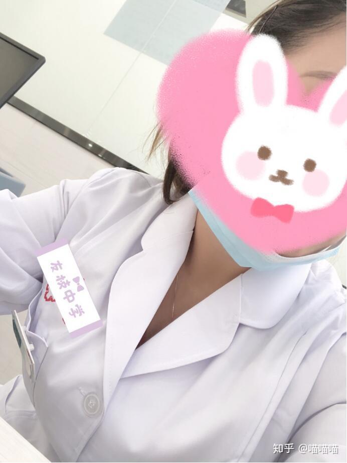 同桌的手探入我的衣服-第1张图片