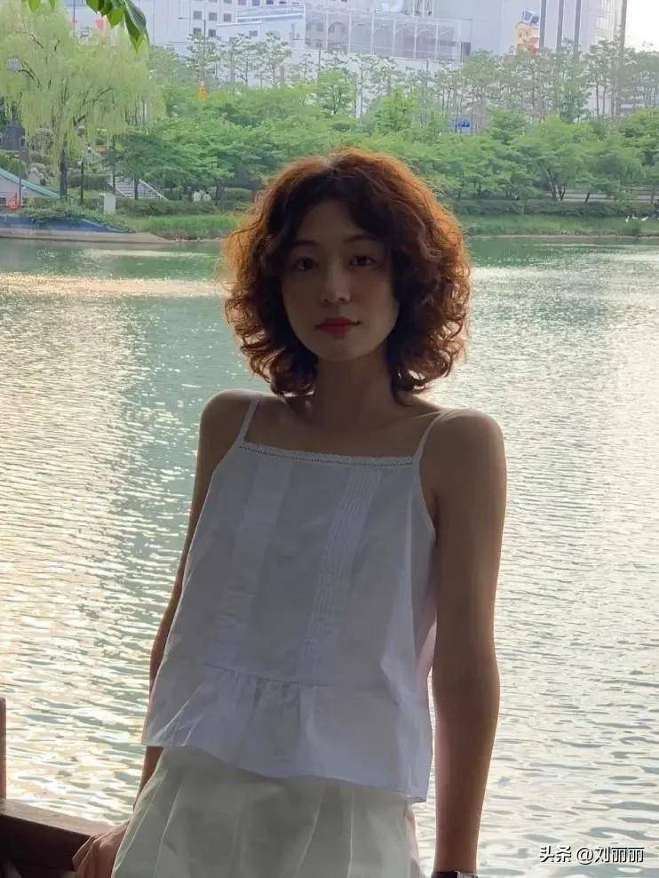 jealousvue成熟40码欢迎光临JEALOUSVUE，成熟的魅力与边界-第1张图片