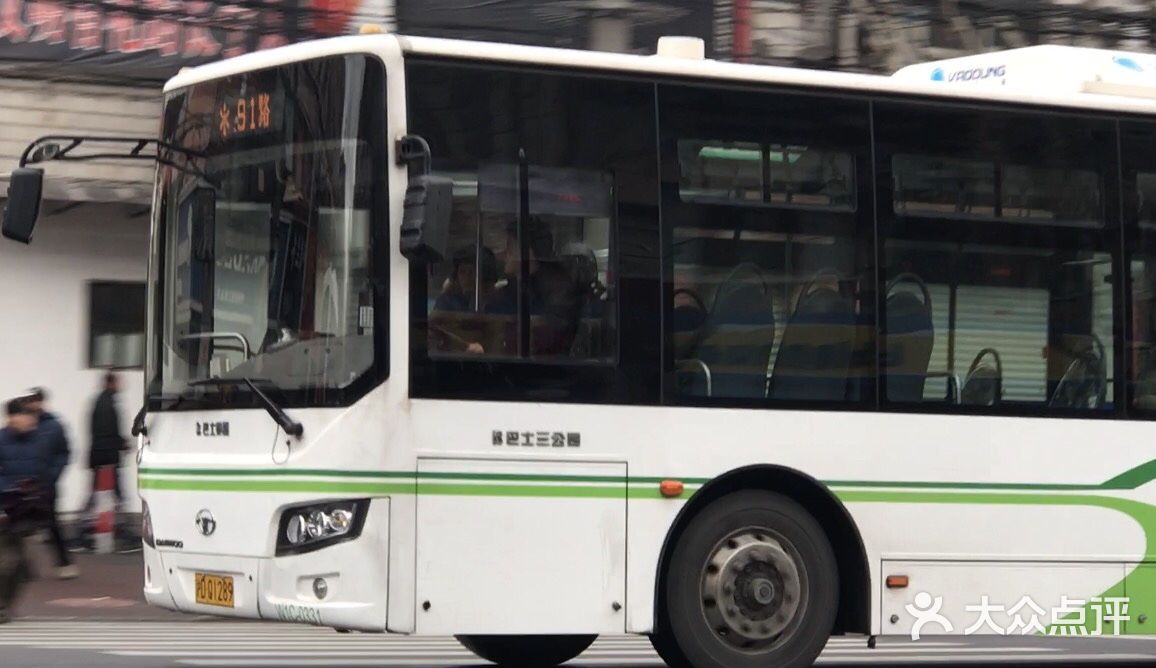 跳DAN放在里面坐公交知乎文章-第1张图片