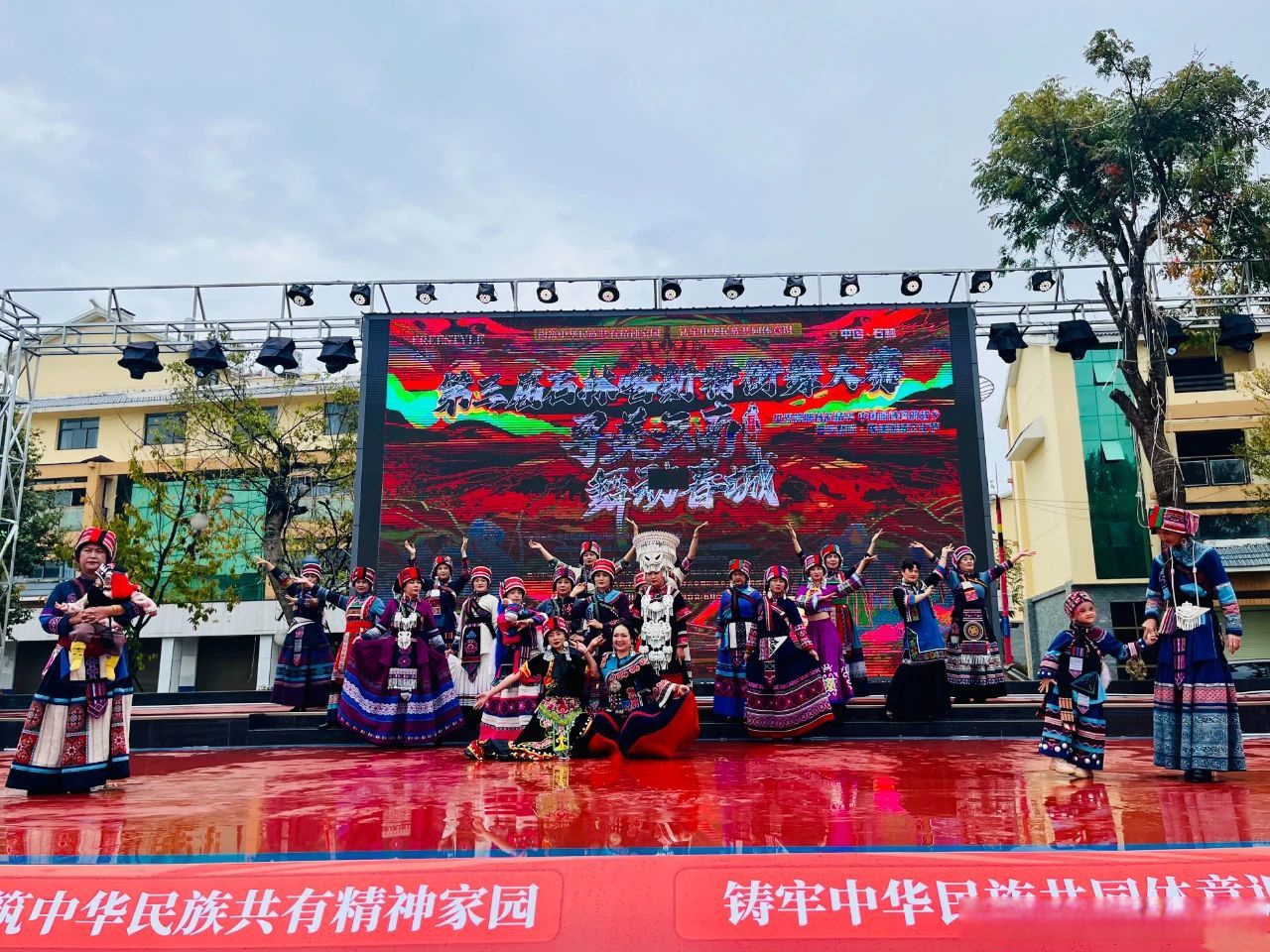 14MAY13_XXXXXL民族14MAY13_XXXXXL民族，多元文化交融的现代中国-第1张图片