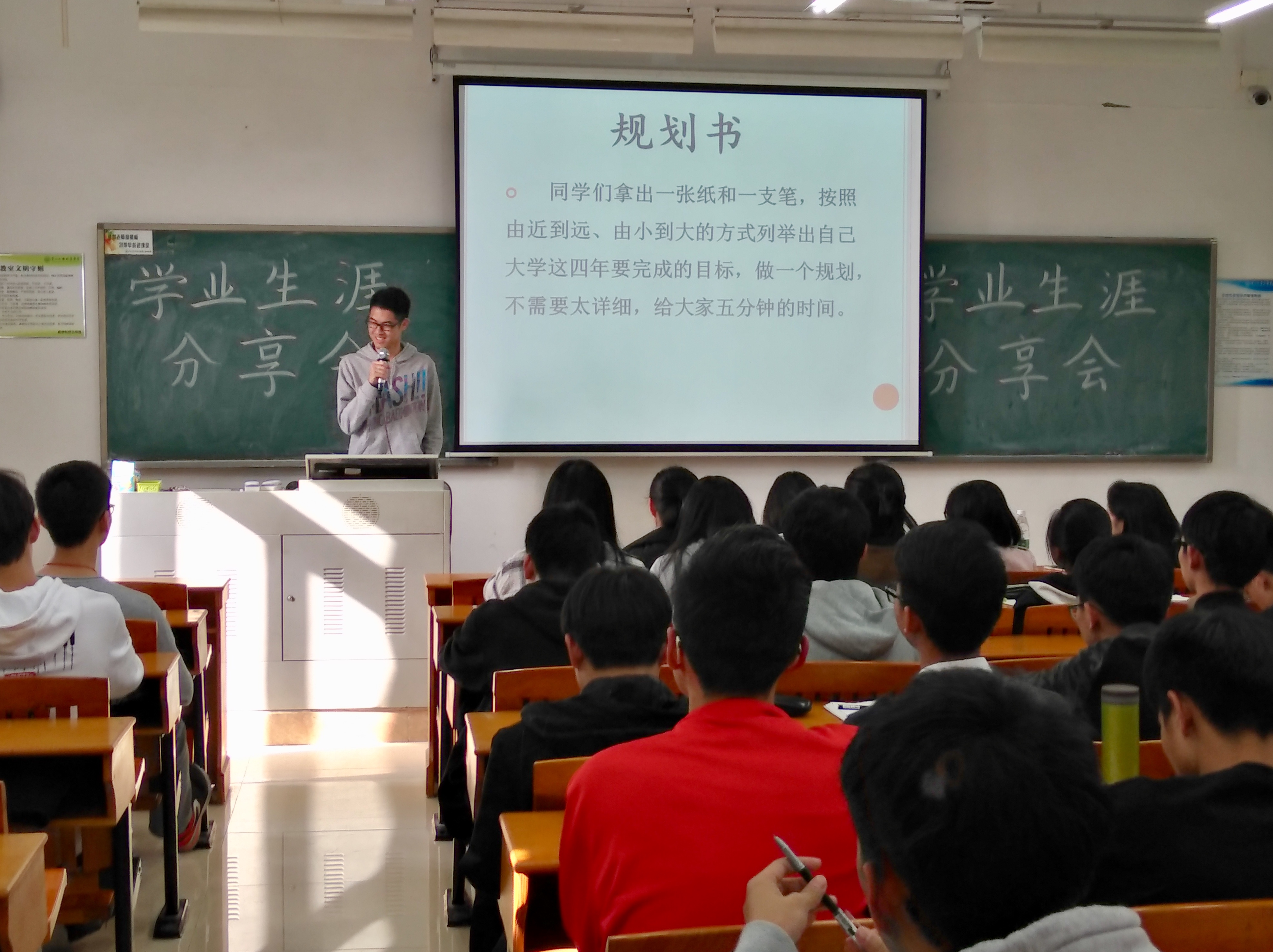 再创佳绩，班长哭说不能再抠了视频无需下载-第1张图片