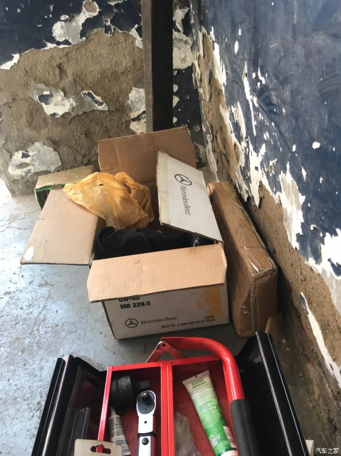 车子一晃一晃的就C进去了肉车子一晃一晃就陷入肉海