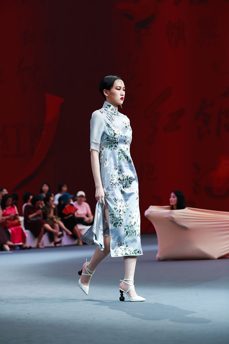 国产一线二线三线女装品牌国产一线二线三线女，女性风采的多元展现-第2张图片