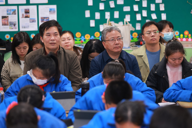 你的太大了老师坐不进去