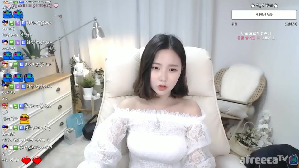 女主播厕所小便直播挑逗，一场感官盛宴-第3张图片