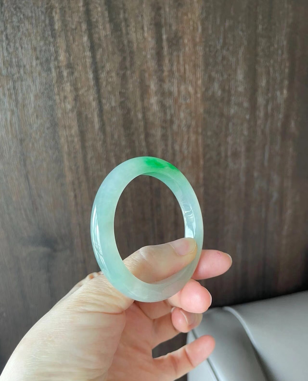 白底青翡翠什么档次白底青翡翠，自然之美与独特之韵