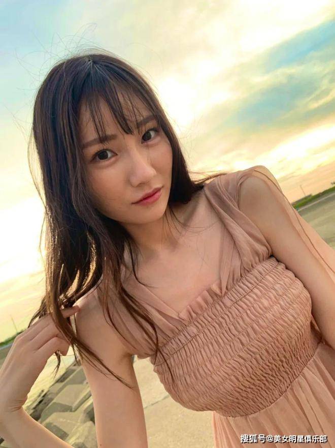 白又丰满大屁股BBBBB乳头白又丰满大屁股BBBBB故事-第2张图片