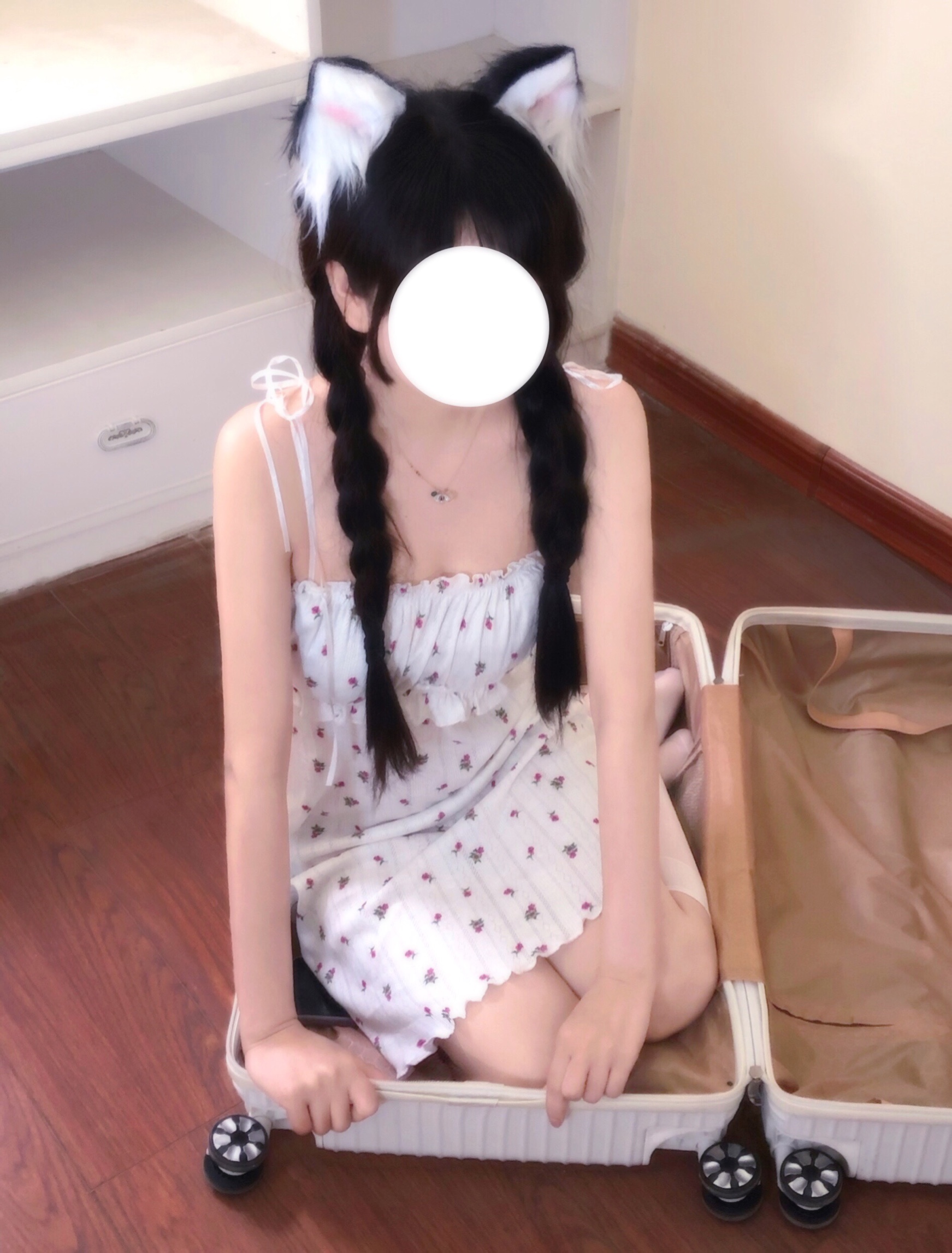 打扑克剧烈摇床不盖被子