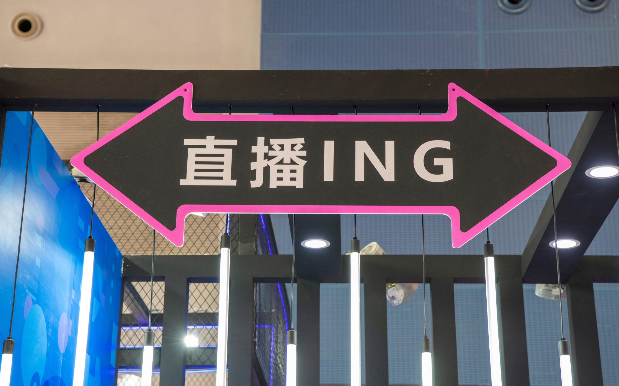 午夜在线观看免费完整直播网午夜在线观看免费完整直播网，探索神秘的网络世界-第1张图片