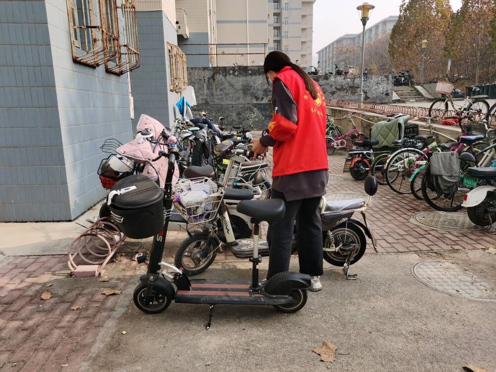 公交车上的温暖与成长——邱雨晴的故事-第1张图片