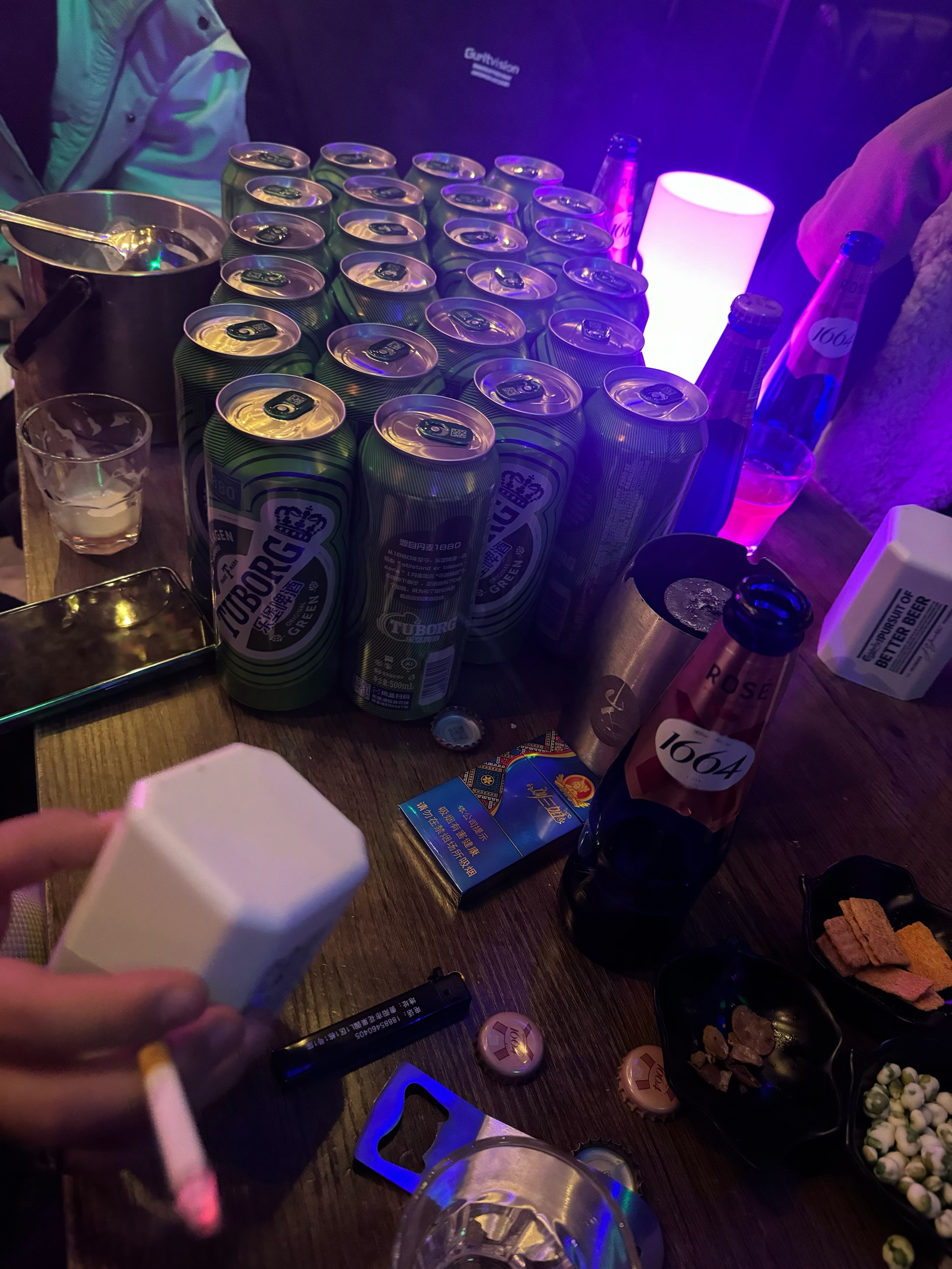 夜夜嗨夜夜嗨，夜生活的魅力与体验