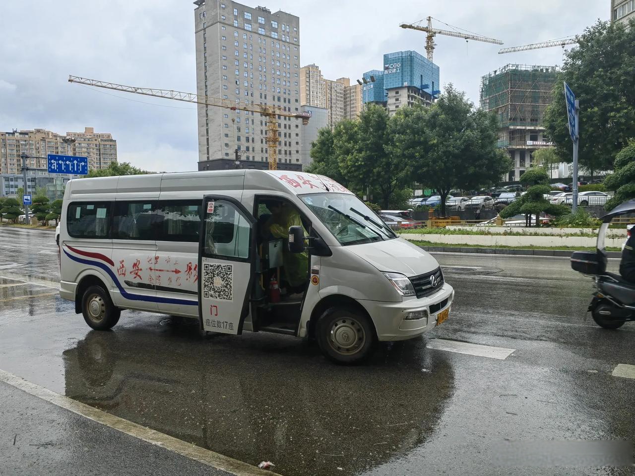 几天没C水这么多公交车