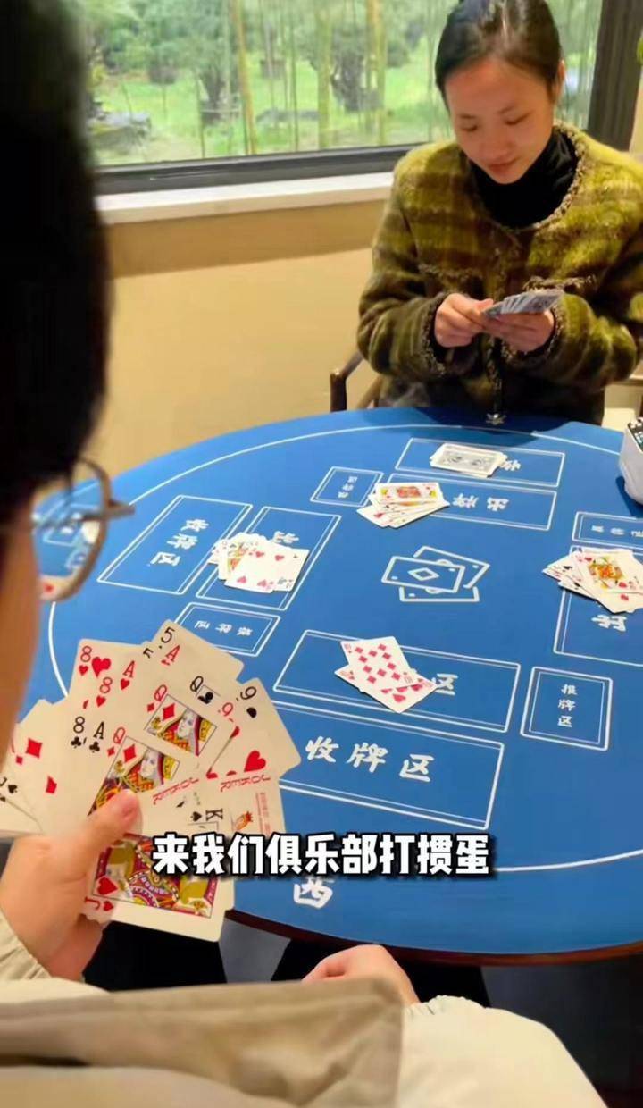 两个人在床上打扑克牌是什么意思两个人在床上打扑克牌的含义-第3张图片