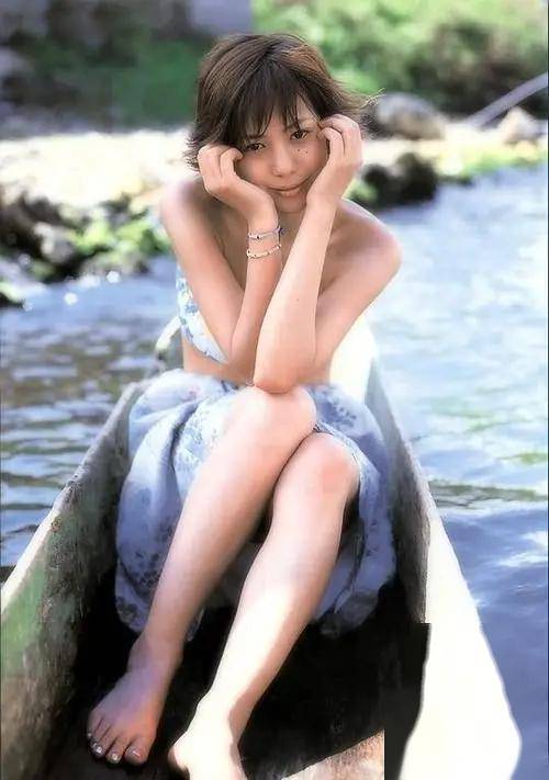 免费欧美黄色免费欧美黄色内容，诱惑与诱惑力的交织-第1张图片
