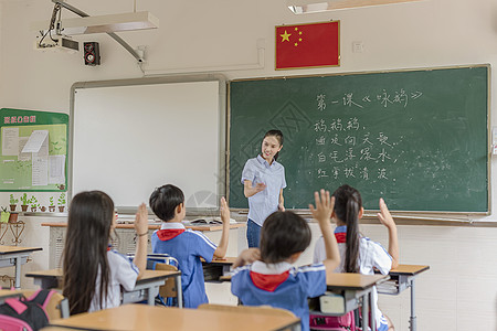 坐在老师的紫根上写作业-第2张图片