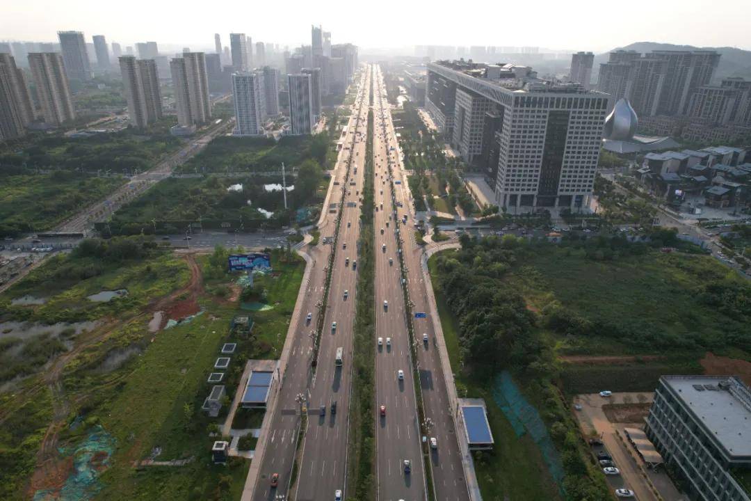 黄石汽车站，交通枢纽与城市门户-第1张图片