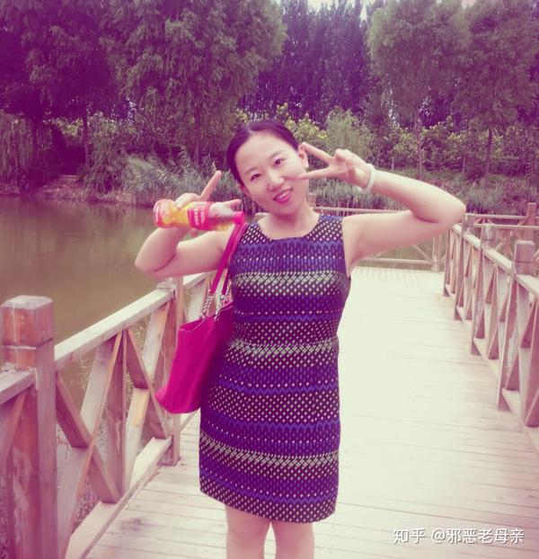 同桌的手探到我的衣服里知乎免费关于同桌的手探入我衣服的温馨瞬间——知乎免费分享-第1张图片