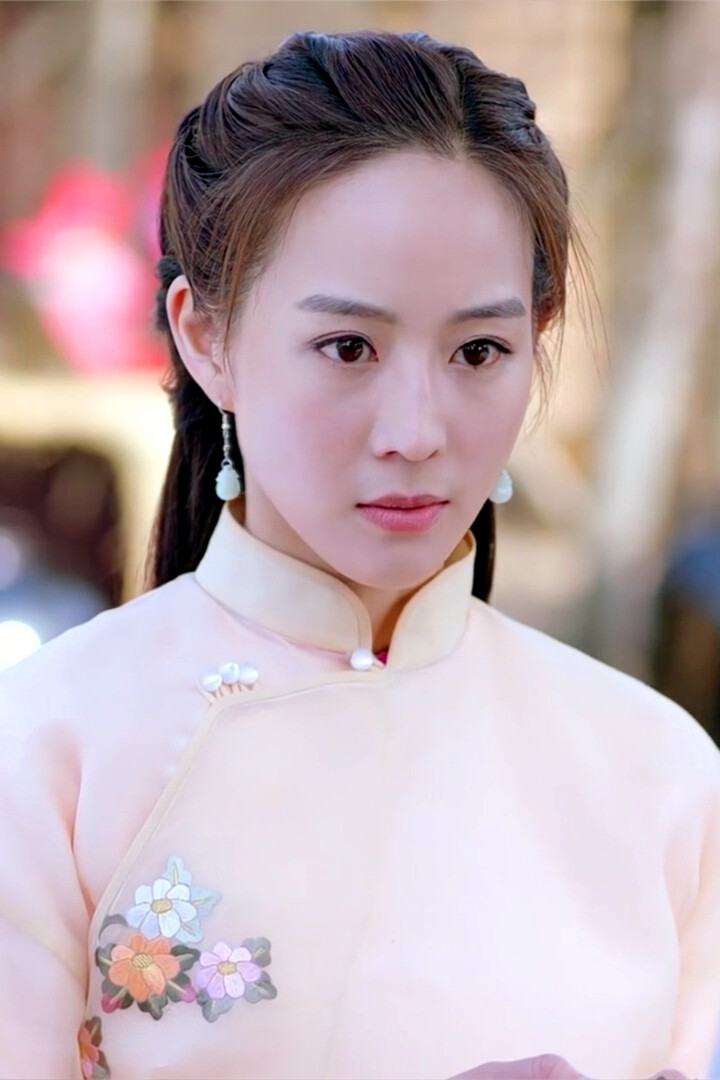 女管家意大利满天星-第1张图片