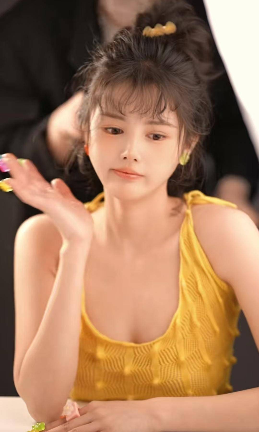 YY直播间主播，魅力与责任并存-第1张图片