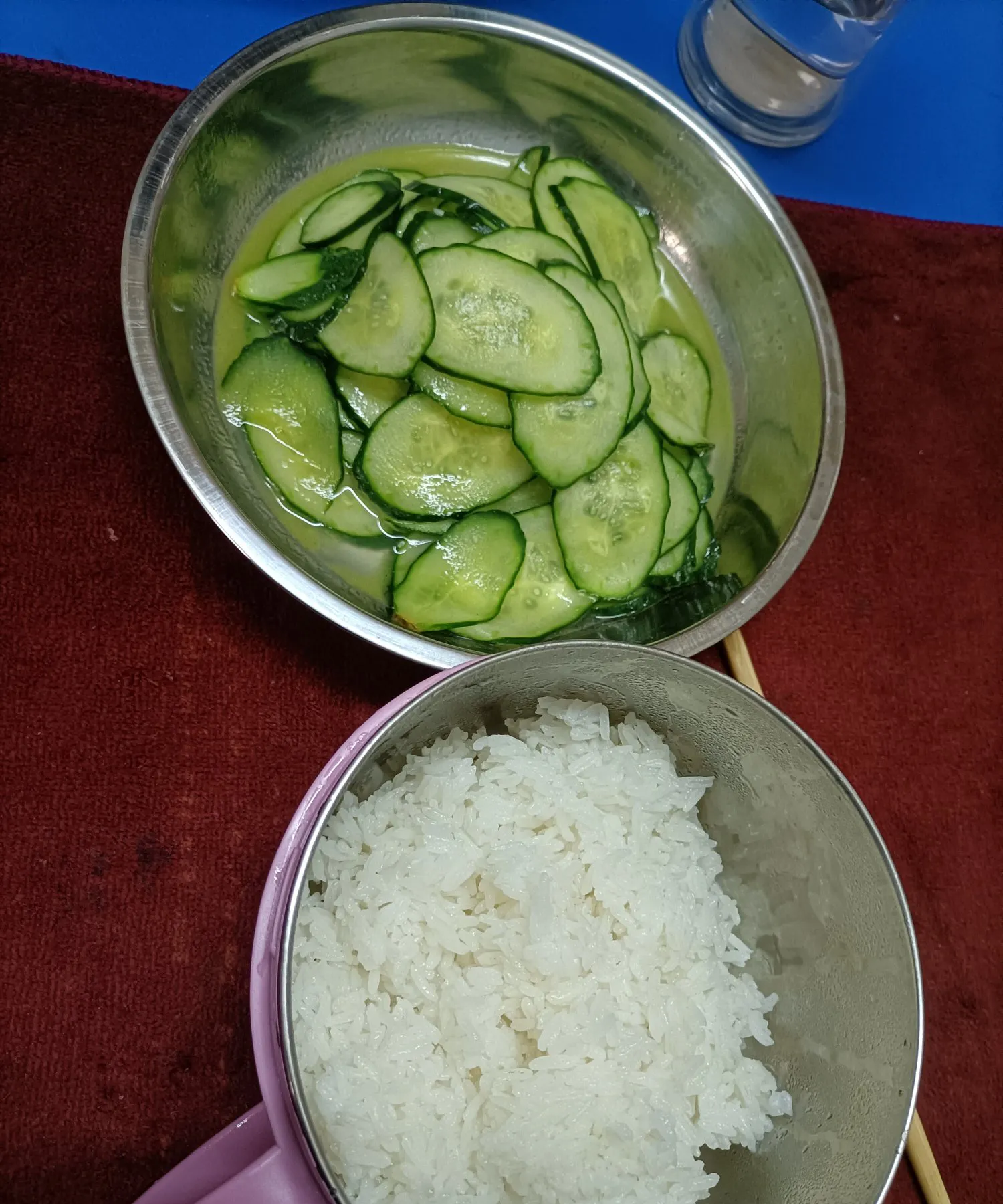 姐姐说家里没有我们就可以做饭了姐姐说家里没有我们就可以做