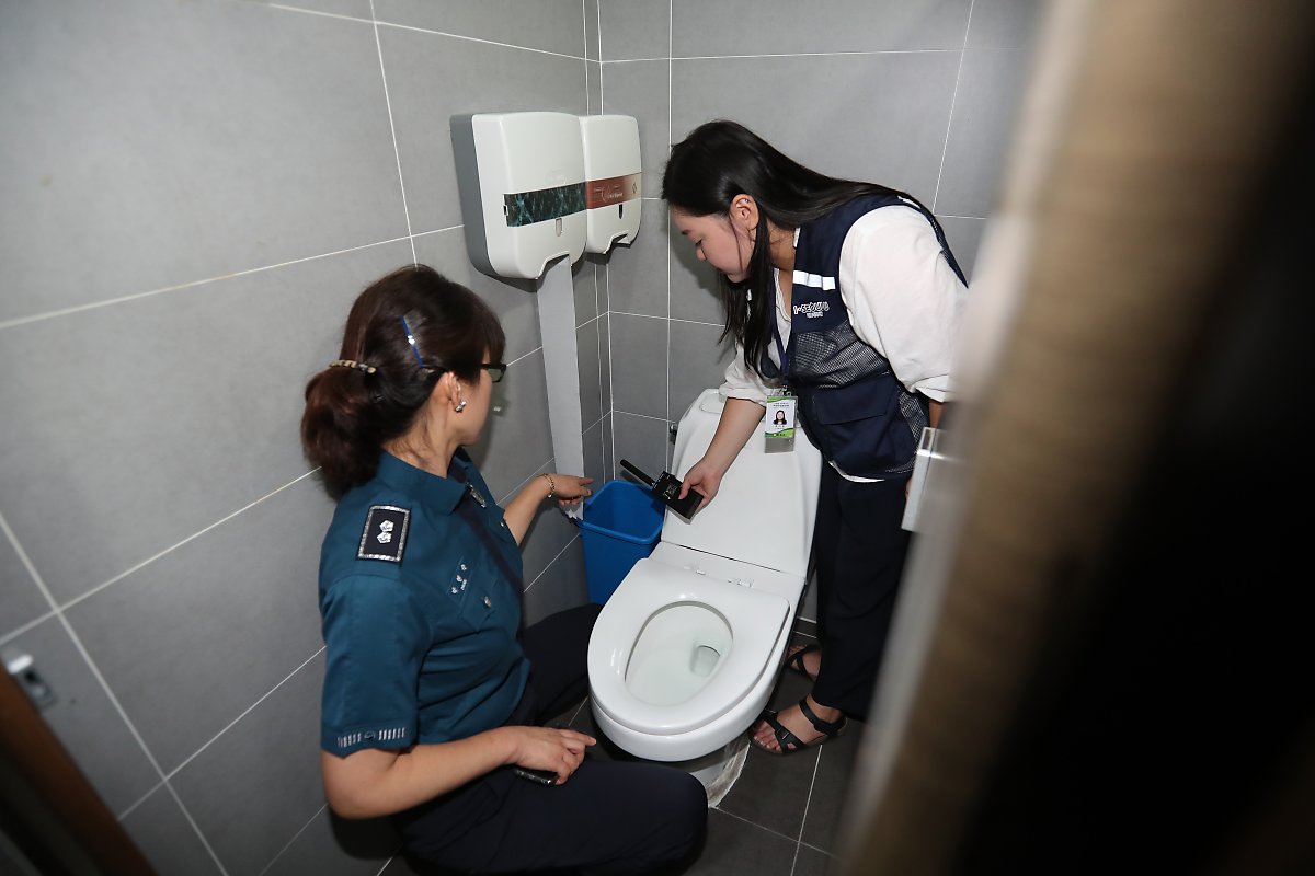 偷拍女厕现象的反思与探讨
