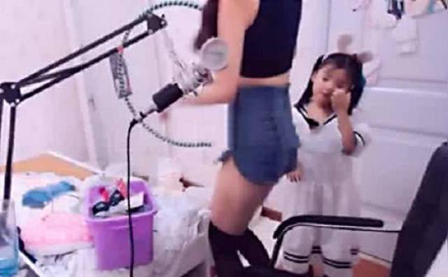 乱入儿子视频乱入儿子-第2张图片