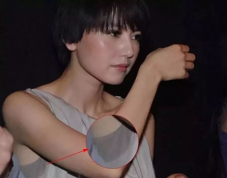 白花花的身上满是汗津津的汗液白花花的身上满是汗津津的汗液-第2张图片