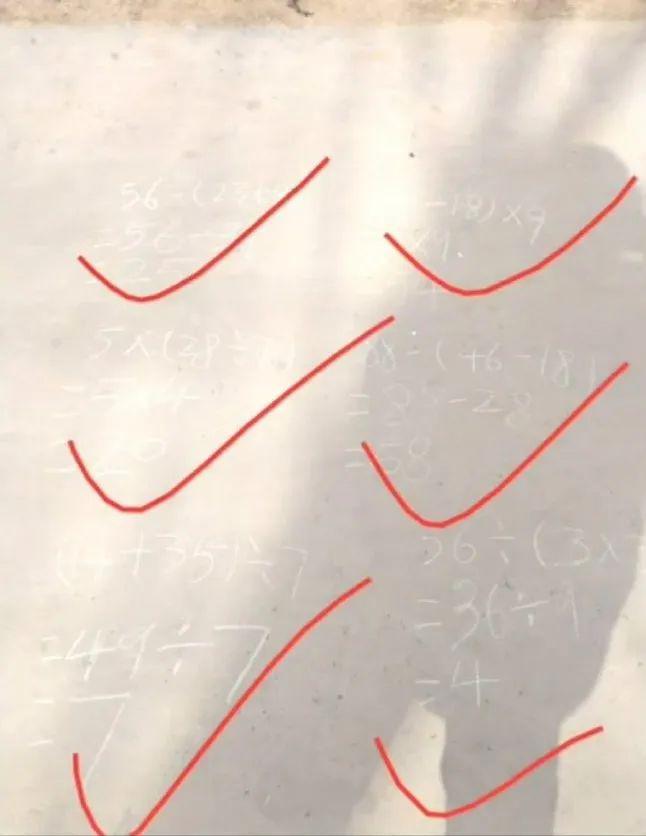 班长不戴罩子让我练了一节课视频班长不戴罩子让我练了一节课视频-第1张图片