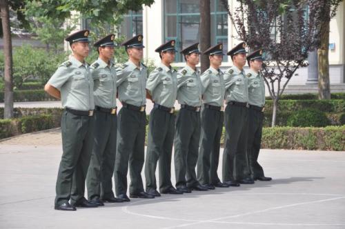 三个军人的共妻-第2张图片