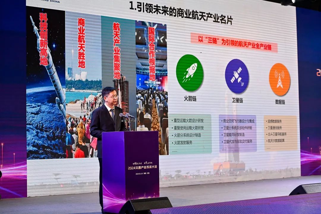 凤凰出装备，引领未来装备制造新篇章-第1张图片
