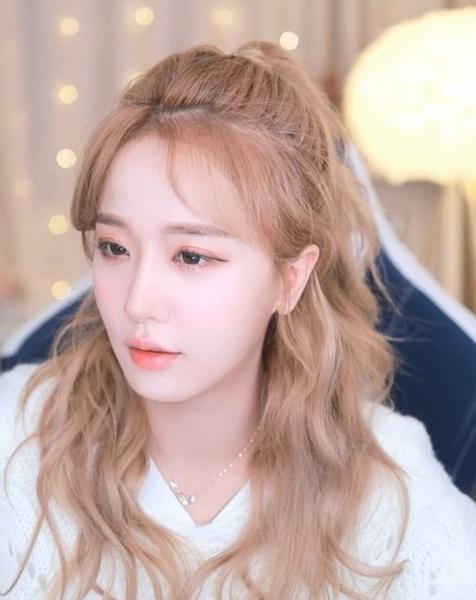 JEALOUSVUE成熟老师APPJEALOUSVUE成熟老师APP，引领教育新风尚-第1张图片