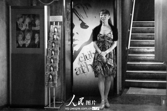 上海人妖微信号大全上海人妖现象，多元文化下的独特风景-第1张图片