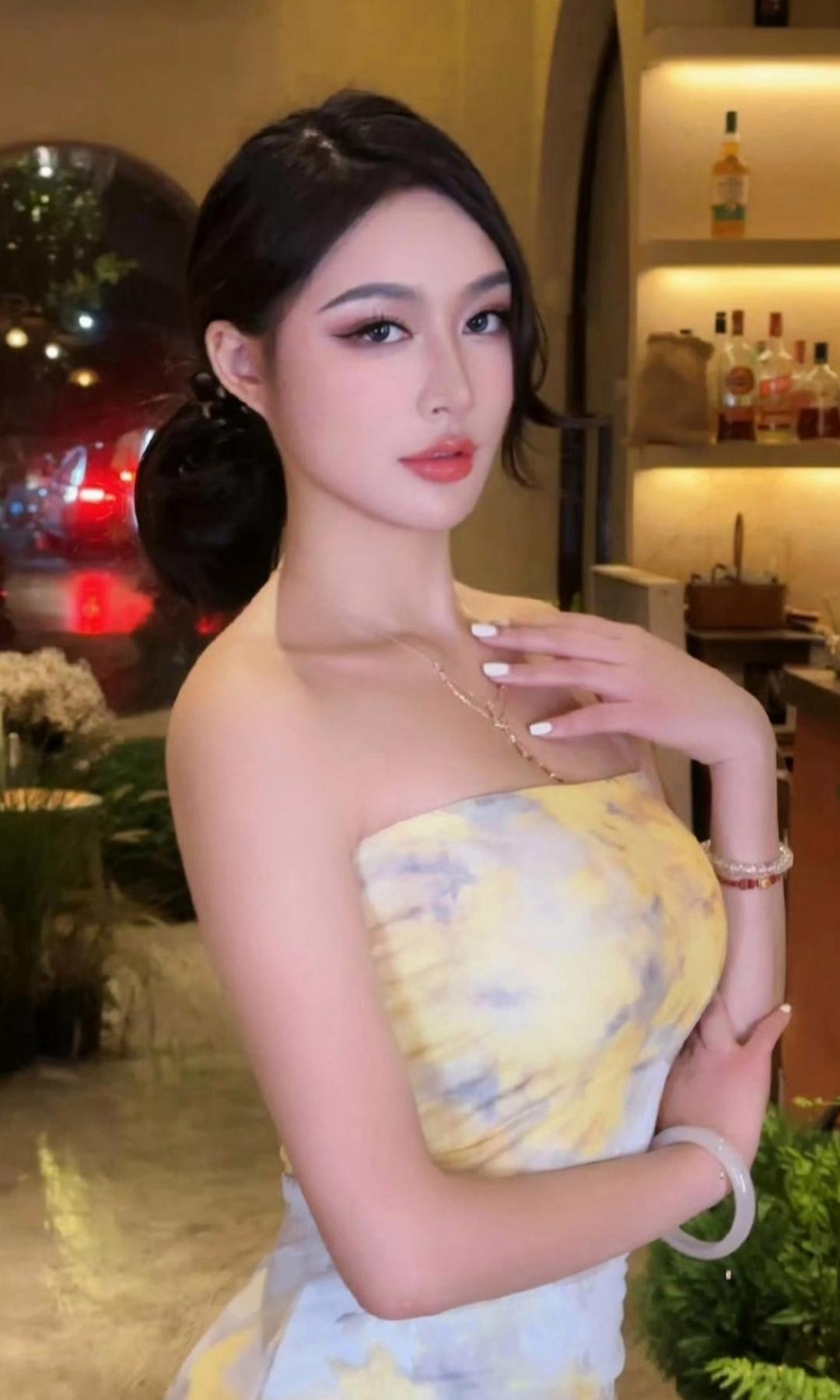 色美妞，魅力四溢的美丽女神