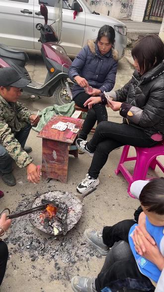 姐弟俩打扑克运动视频姐弟俩打扑克运动-第3张图片