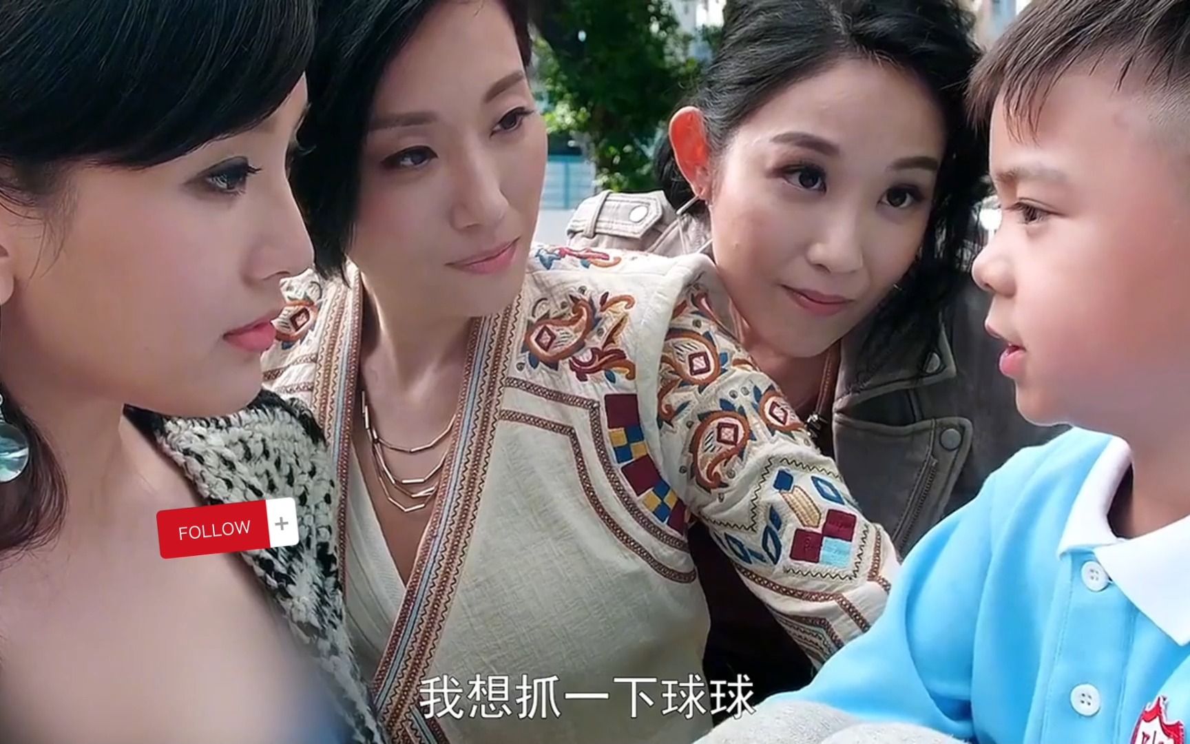 两个球球抖动视频抓球球露乳网站，探索其中的诱惑与风险-第1张图片