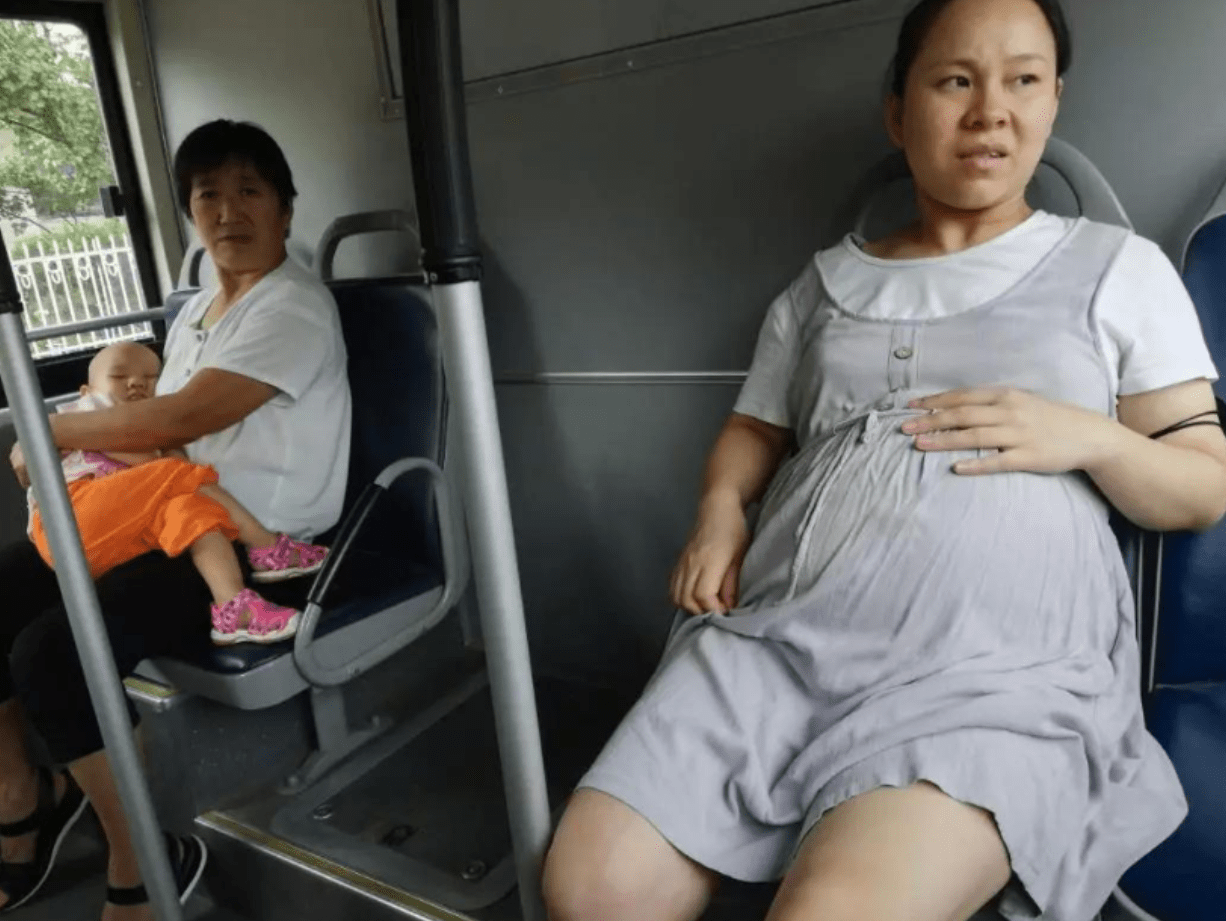 母亲又怀孕了挺着大肚子视频母亲又怀孕了，挺着大肚子-第2张图片